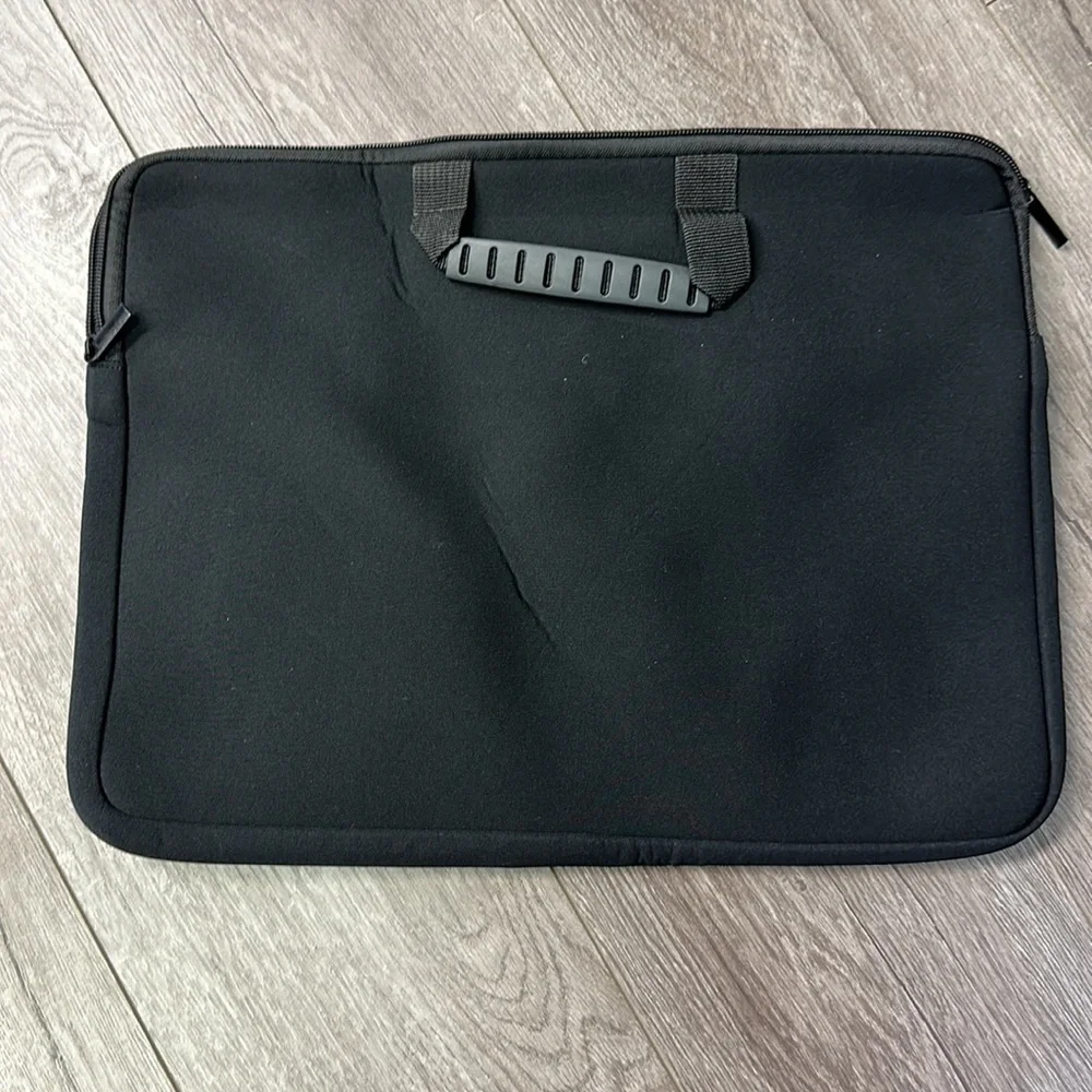 New black laptop carrying bag